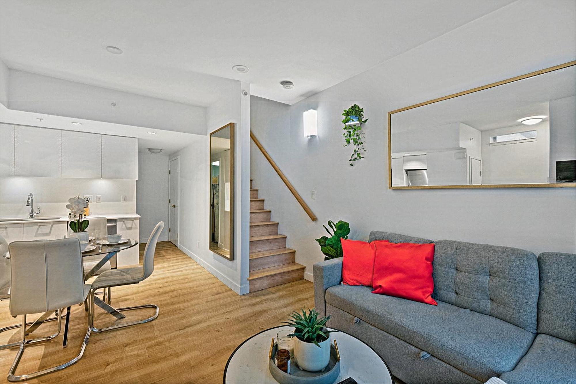 Elegant & Cozy Two-bedroom Duplex In The Heart Of Yaletown *