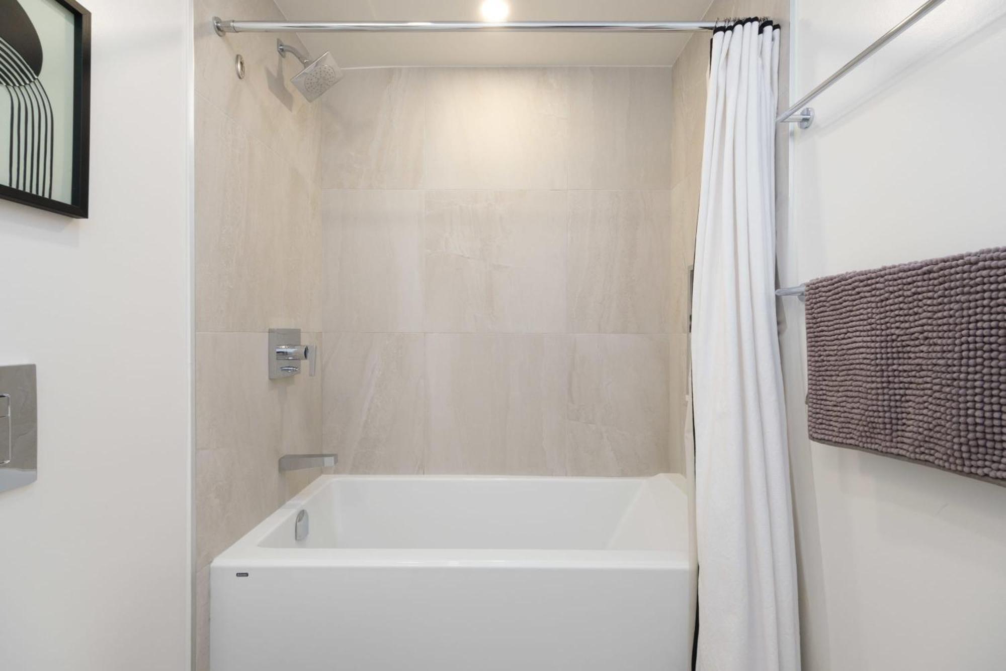 Apartment Brand New 2-bedroom In Central Location