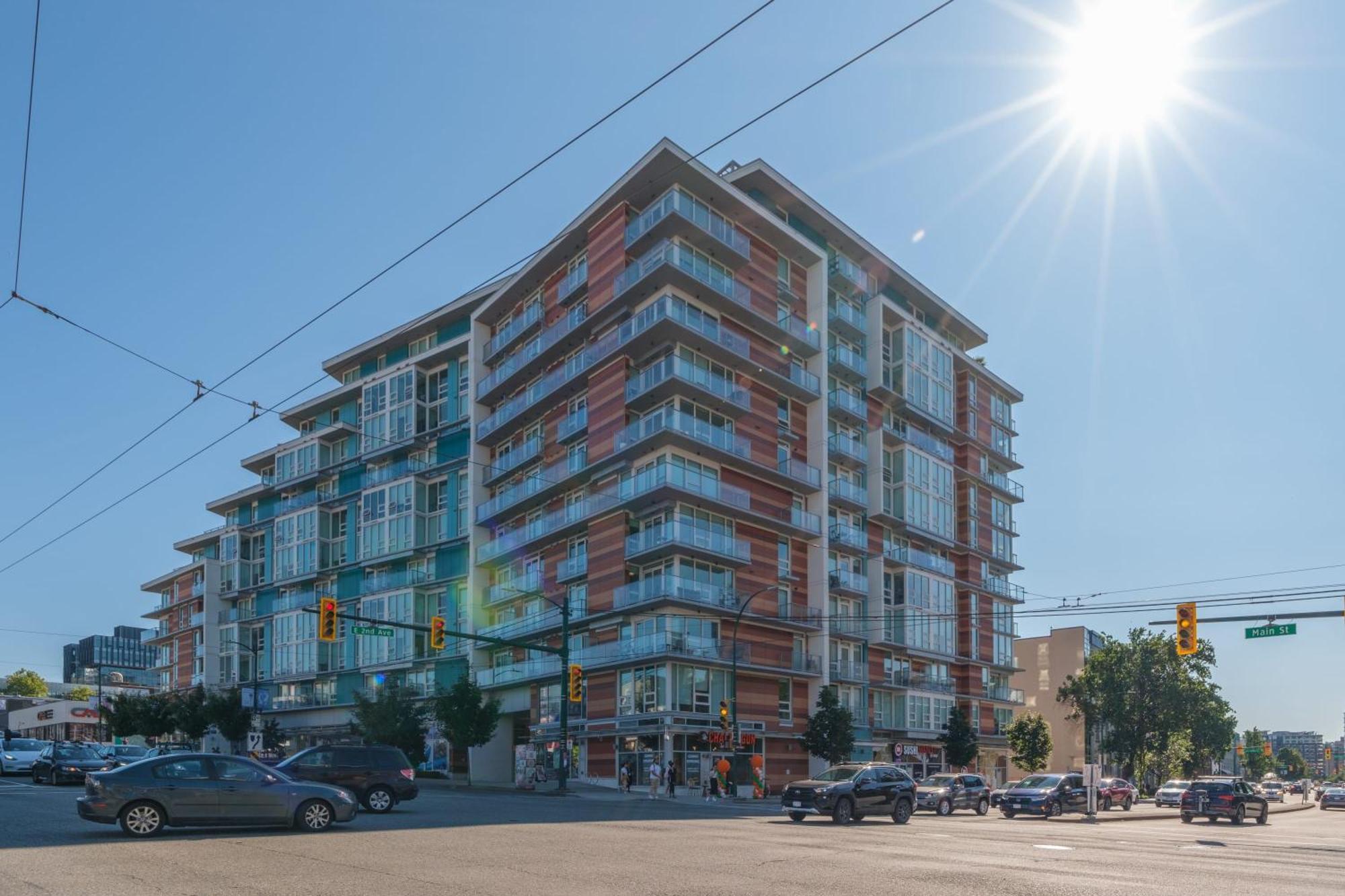Apartment Brand New 2-bedroom In Central Location *