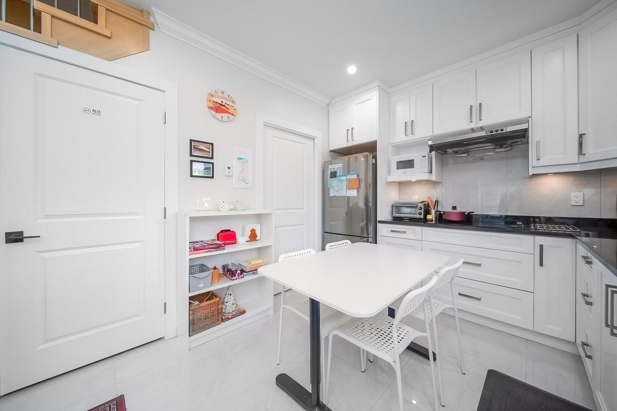 New Laneway House Near Airport, Downtown, Ubc Apartment *