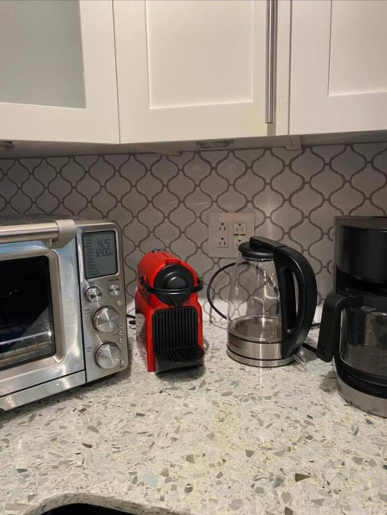 Kool Kits! Family-run & Near Ubc, Downtown, Nature Apartment Vancouver