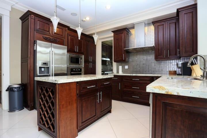 Luxury House With Air-conditioning Five Villa Vancouver