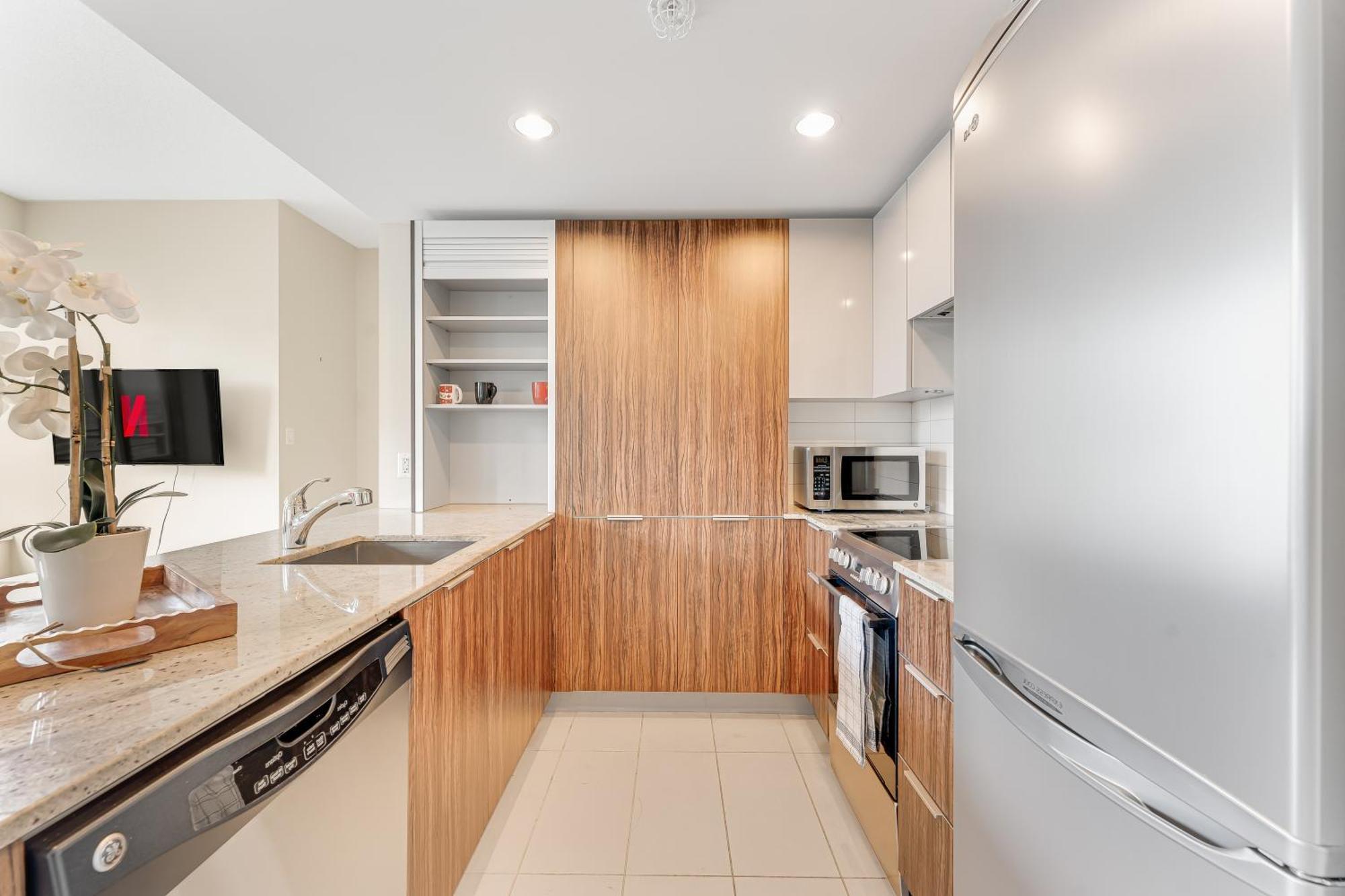Urban Oasis 1 Bed Apt With Stunning City Views Vancouver