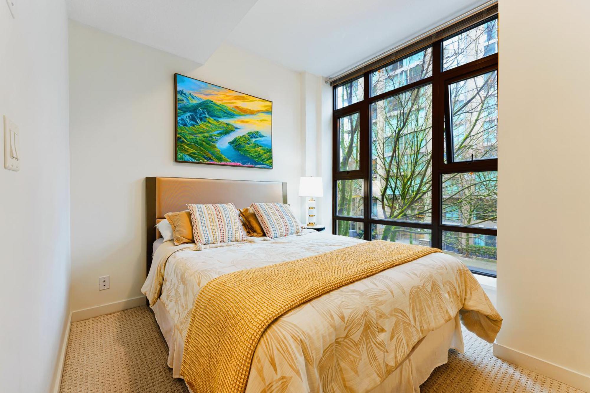 Luxury 2-bedroom Duplex In Downtown Hotspot *