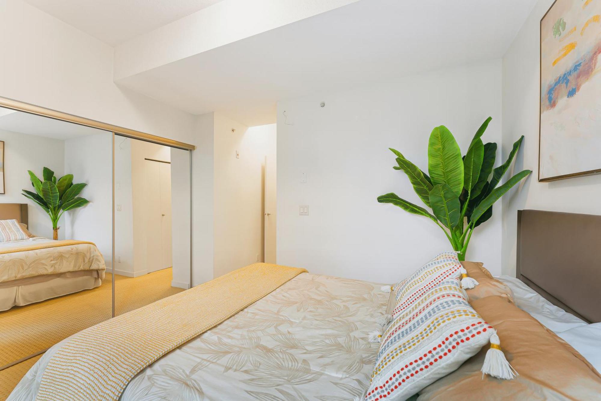 Luxury 2-bedroom Duplex In Downtown Hotspot Apartment *