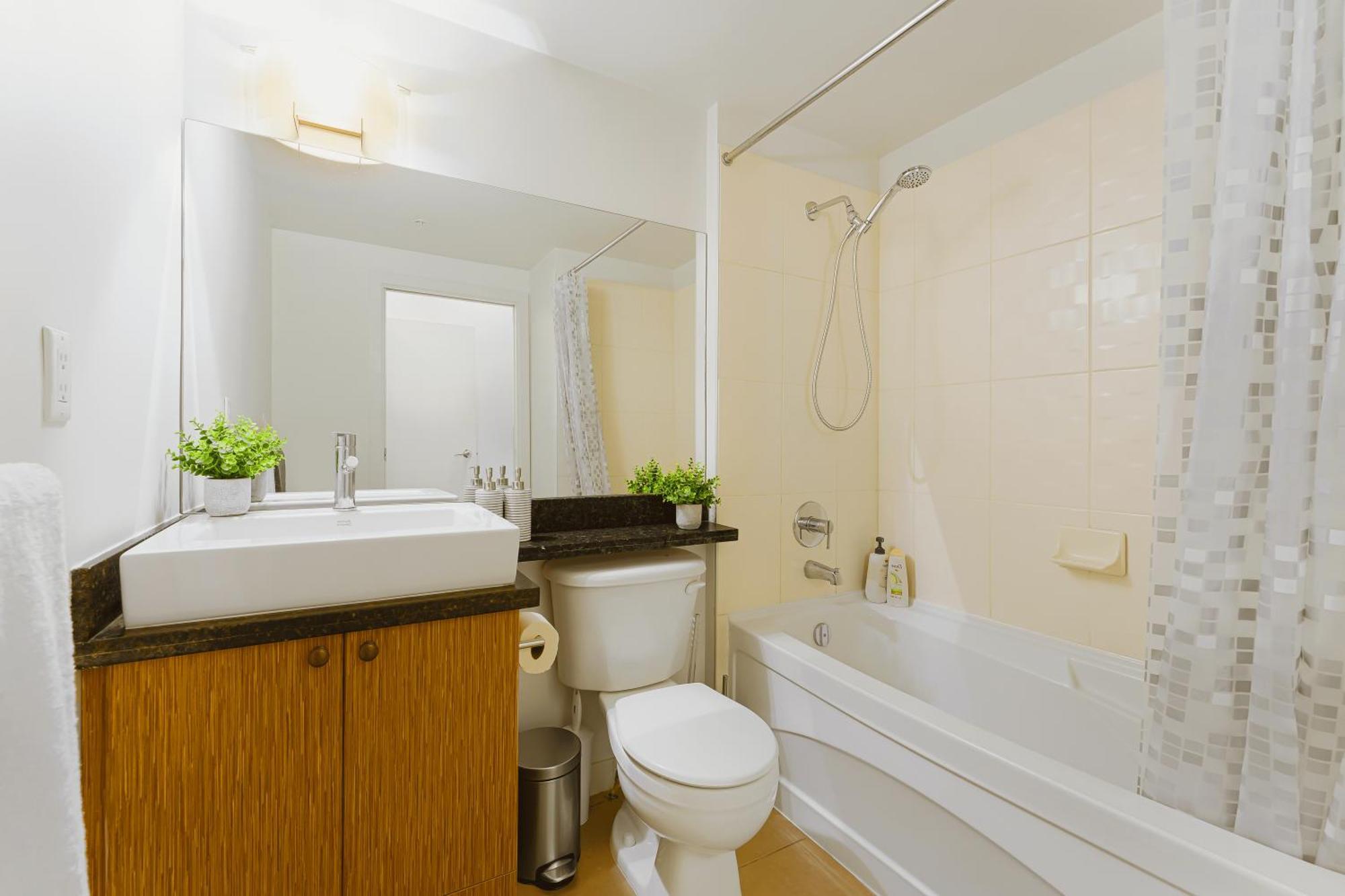 Luxury 2-bedroom Duplex In Downtown Hotspot Apartment Vancouver