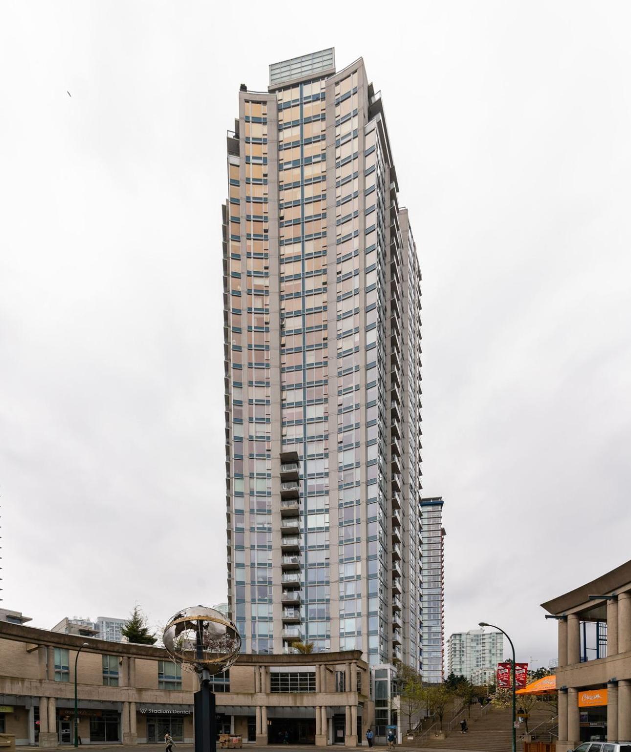 The Altitude,luxury At Its Apartment