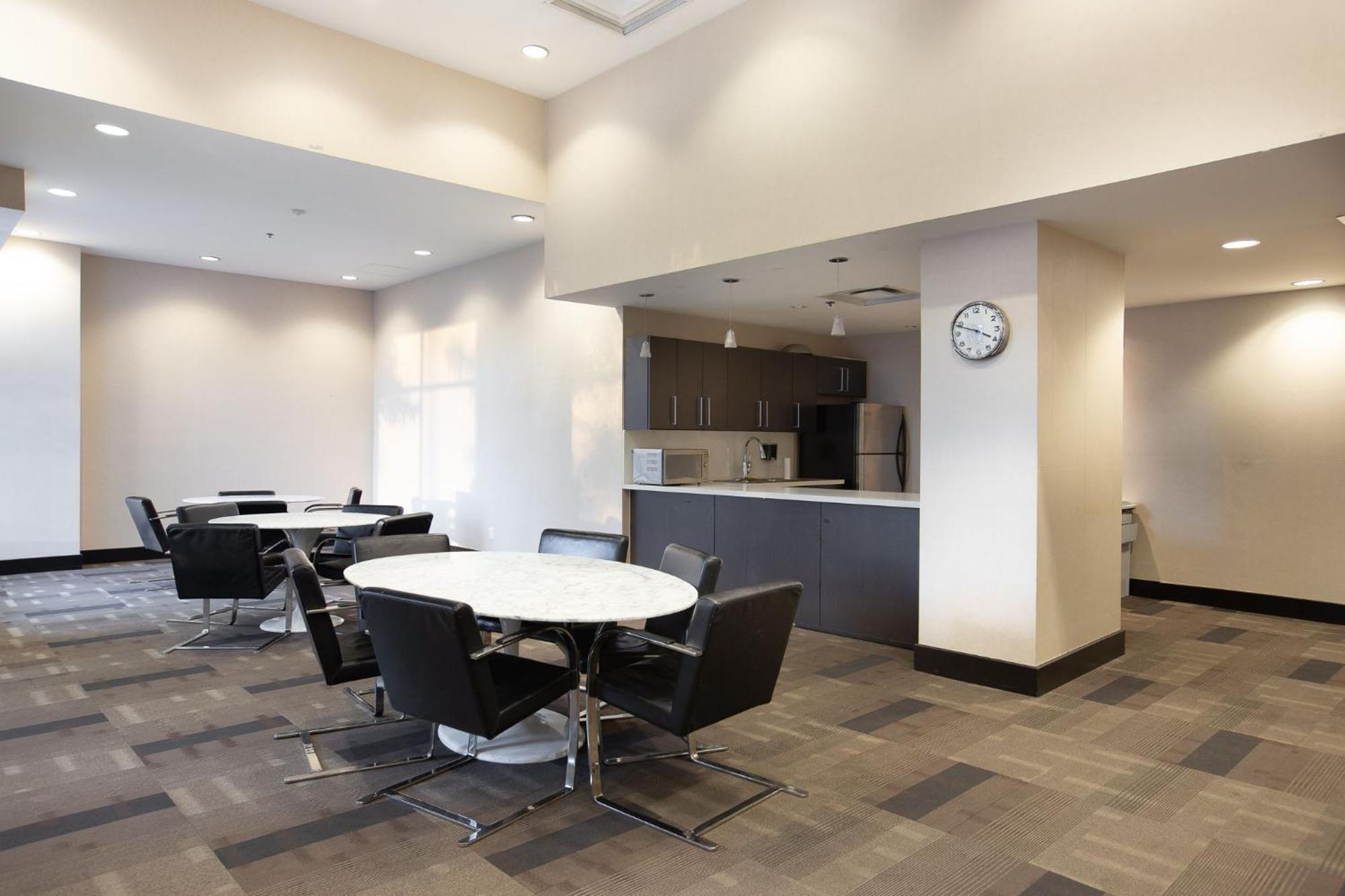 The Altitude,luxury At Its Apartment Vancouver
