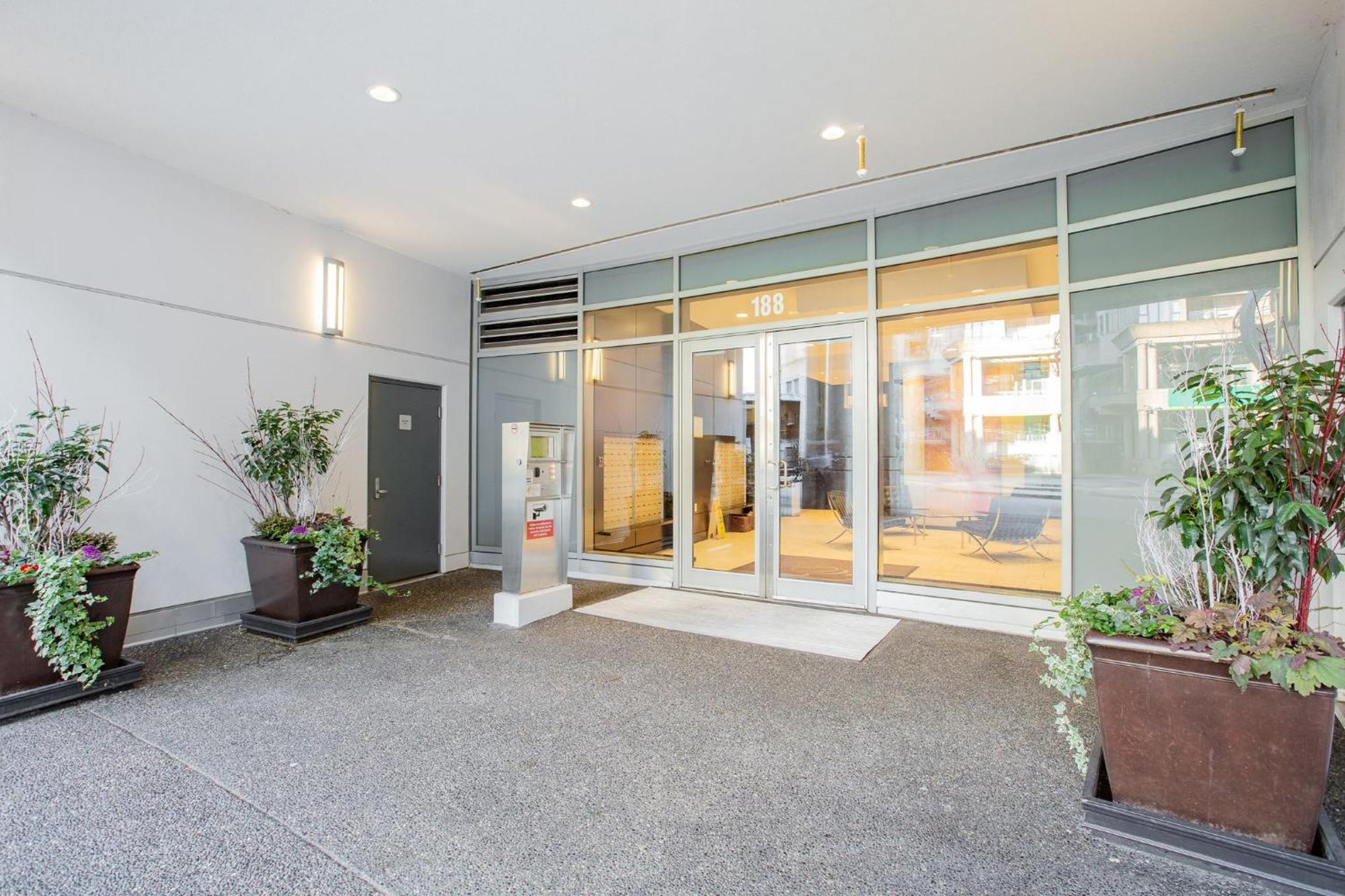 The Altitude,luxury At Its Apartment