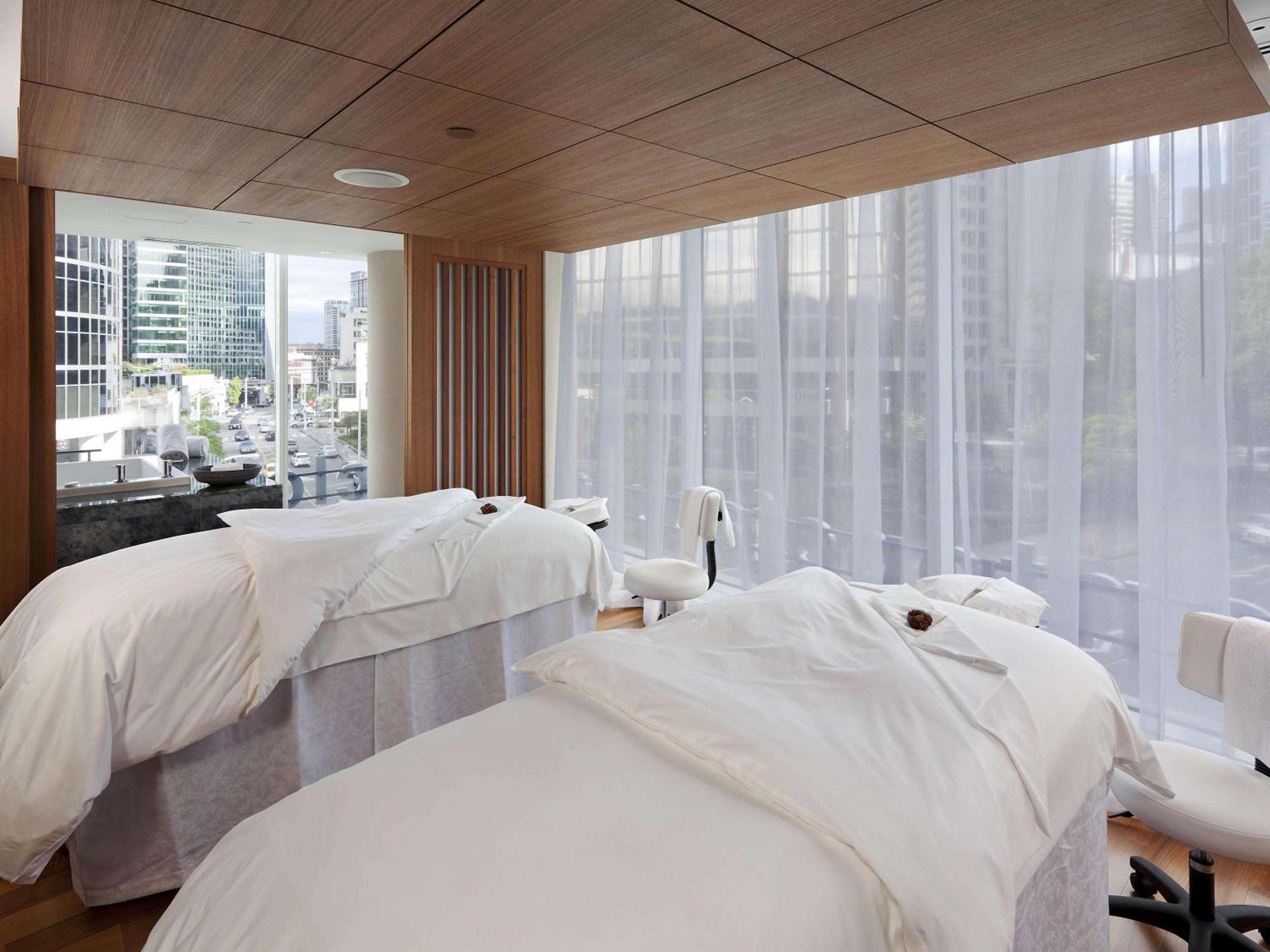 Fairmont Pacific Rim 5*