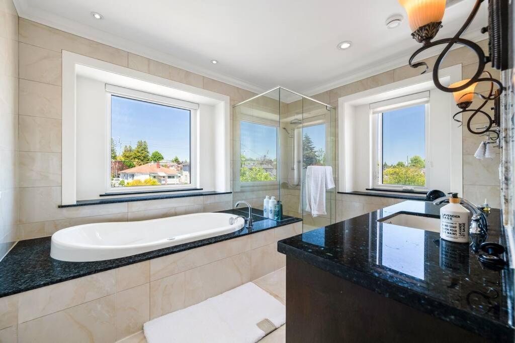Luxury 4-bedroom Family Villa