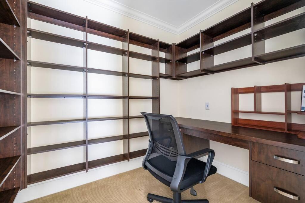Luxury 4-bedroom Family * Vancouver