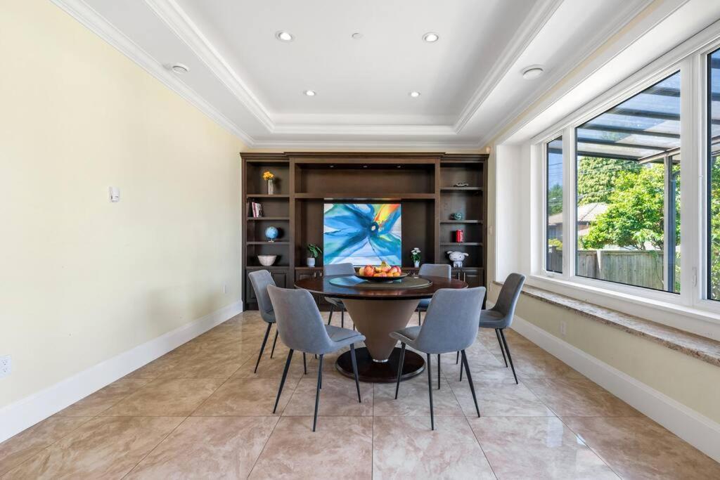 Luxury 4-bedroom Family