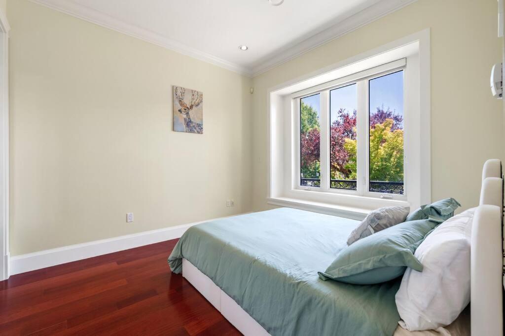 Luxury 4-bedroom Family * Vancouver