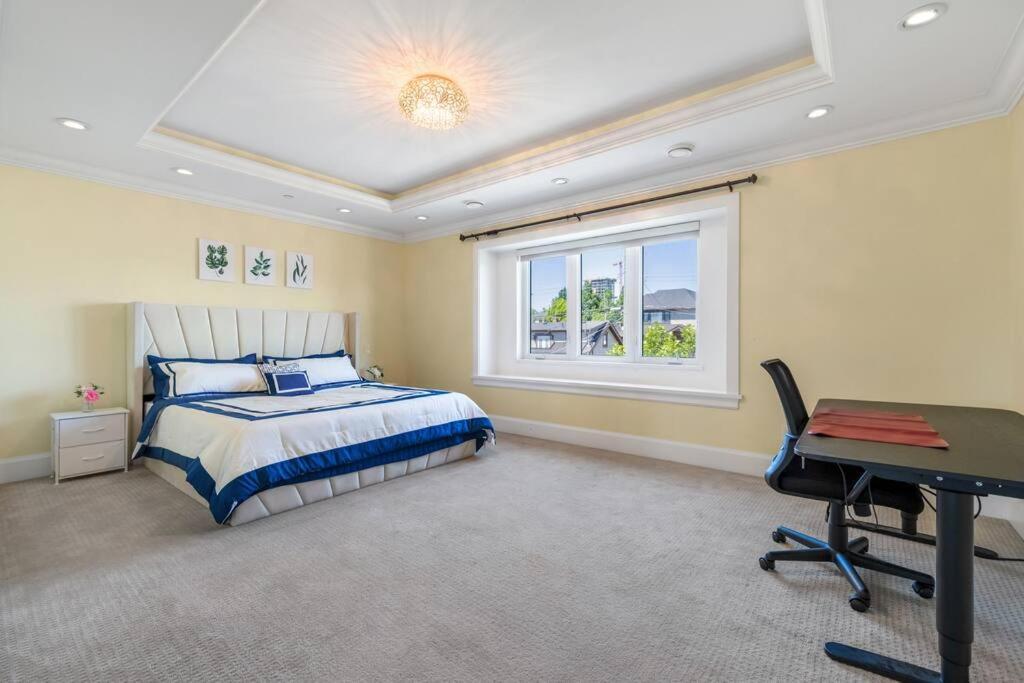 Luxury 4-bedroom Family Villa Vancouver