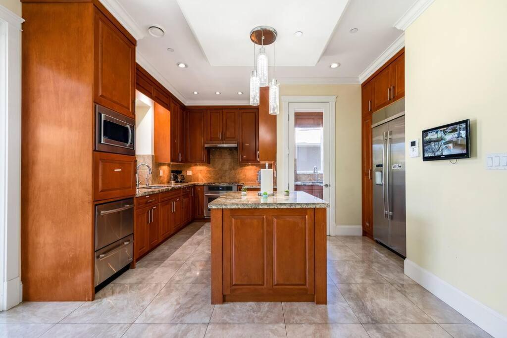 Luxury 4-bedroom Family Vancouver
