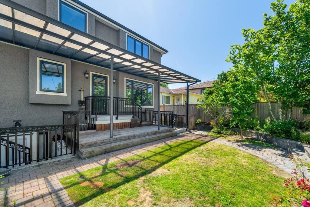 Luxury 4-bedroom Family Villa Vancouver