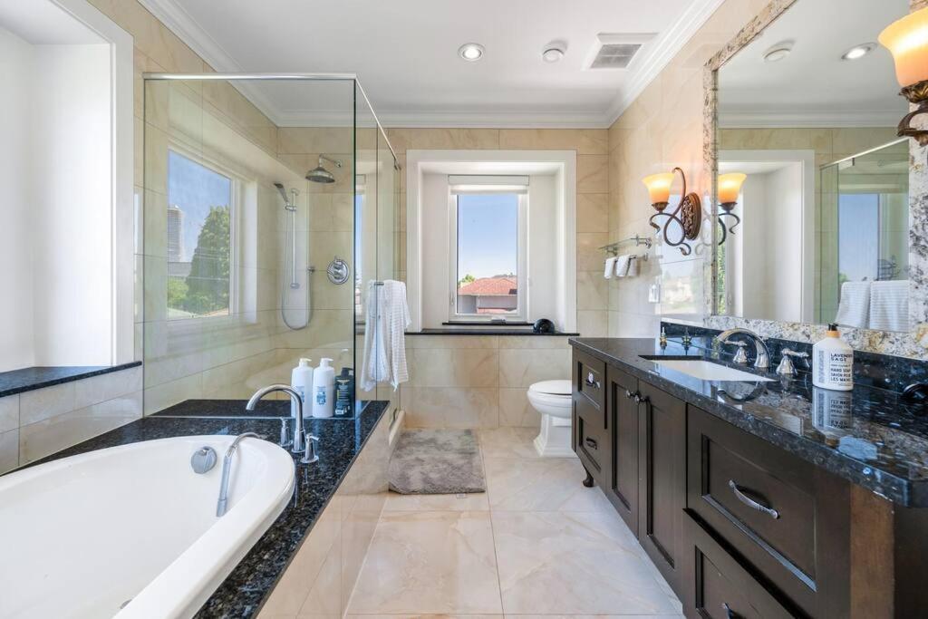 Luxury 4-bedroom Family Vancouver