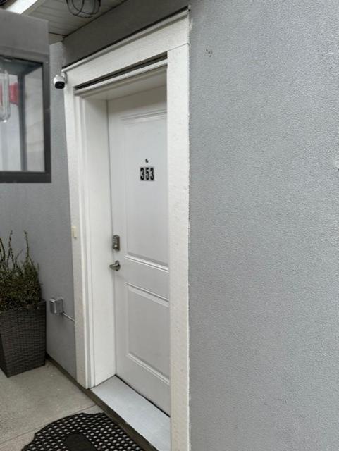 Bright And Cozy Modern In - To Yvr-downtown - Free Private Parking Vancouver