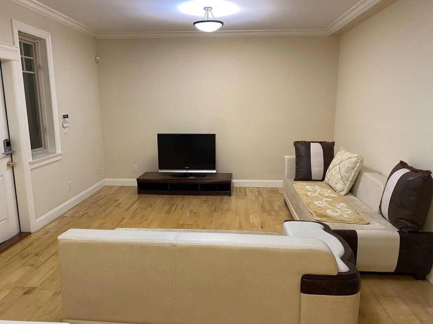 Guest house Spacious & Cozy 2 Bd In Heart Of