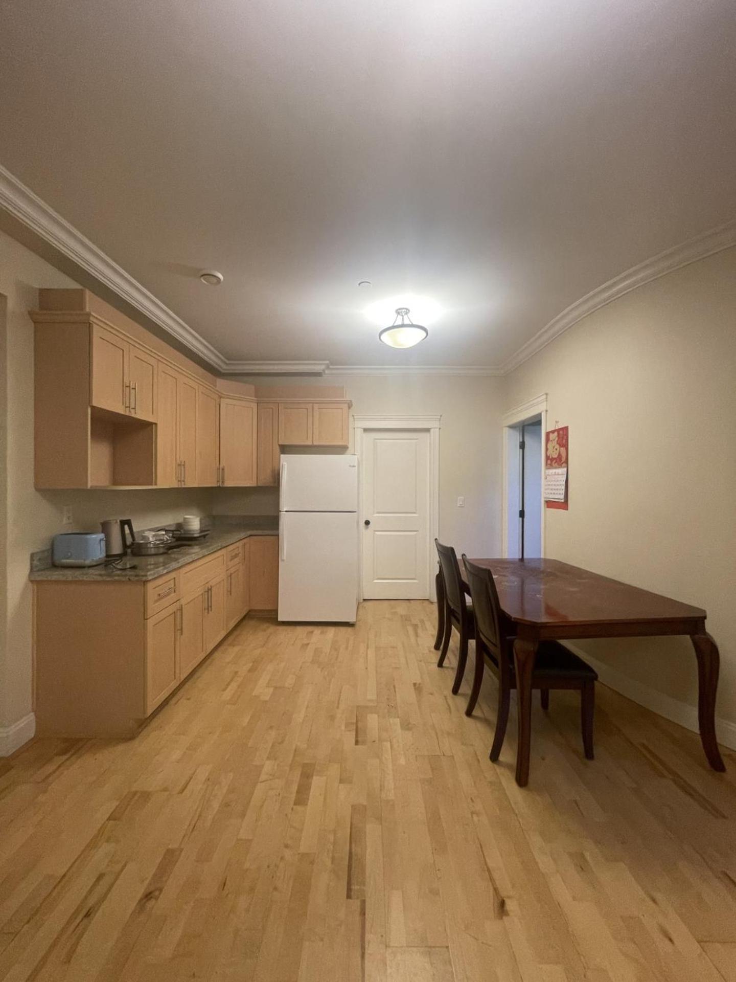Spacious & Cozy 2 Bd In Heart Of * Vancouver