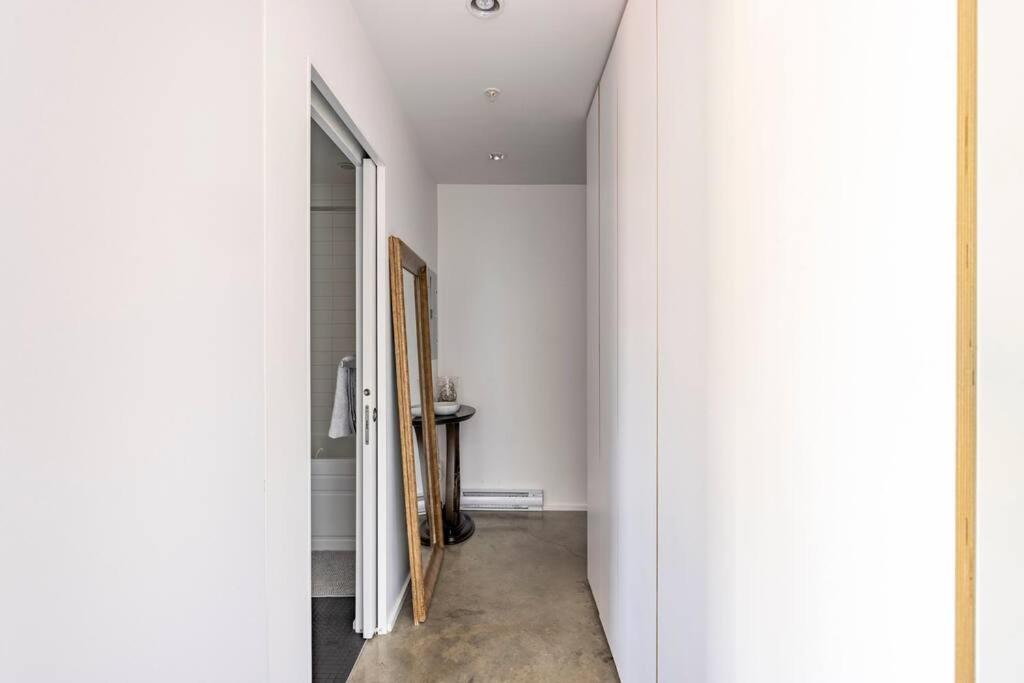 Modern 1br Chinatown-steps To Rogers Arena W Parking Apartment *