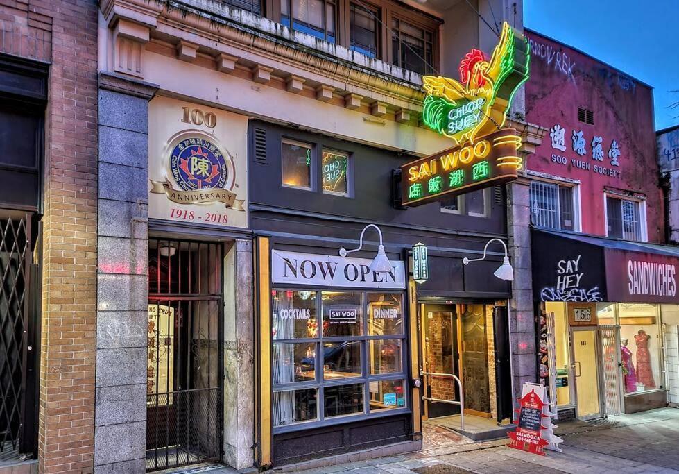 Modern 1br Chinatown-steps To Rogers Arena W Parking Apartment *
