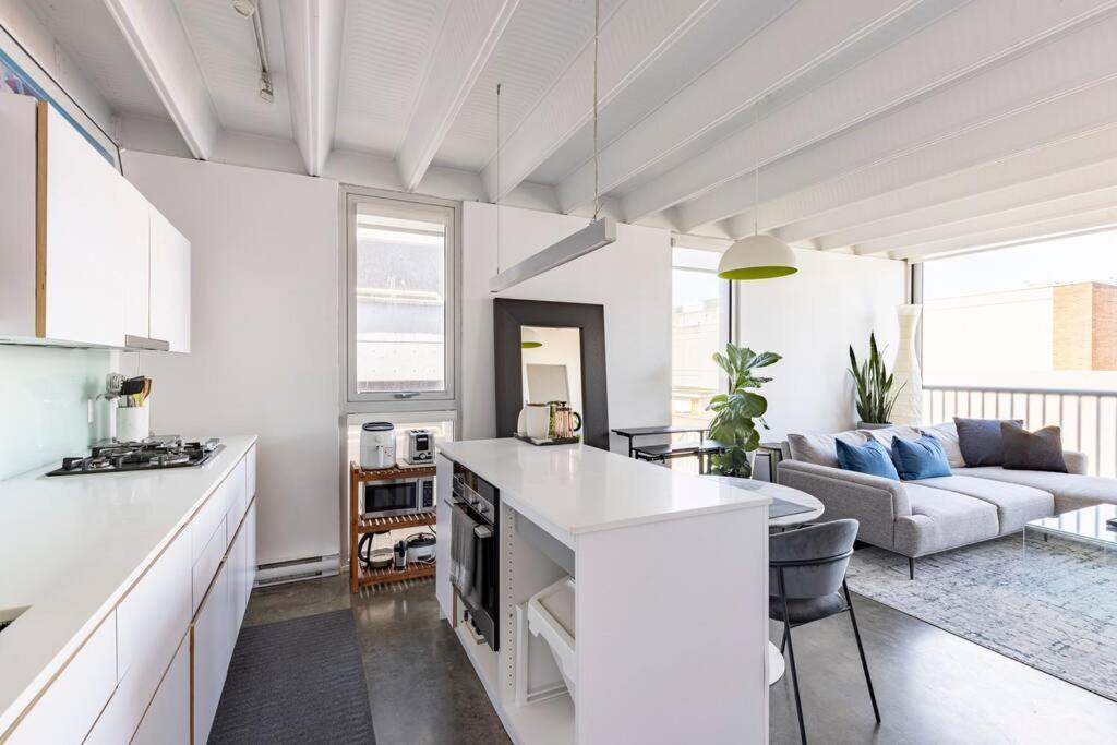 Modern 1br Chinatown-steps To Rogers Arena W Parking Apartment Vancouver