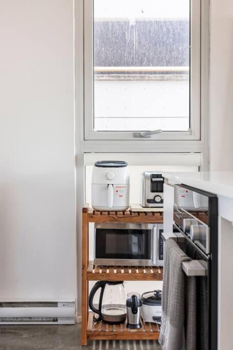 Apartment Modern 1br Chinatown-steps To Rogers Arena W Parking Vancouver