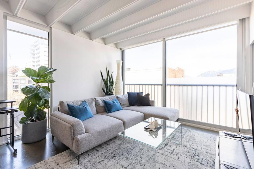 Apartment Modern 1br Chinatown-steps To Rogers Arena W Parking Vancouver