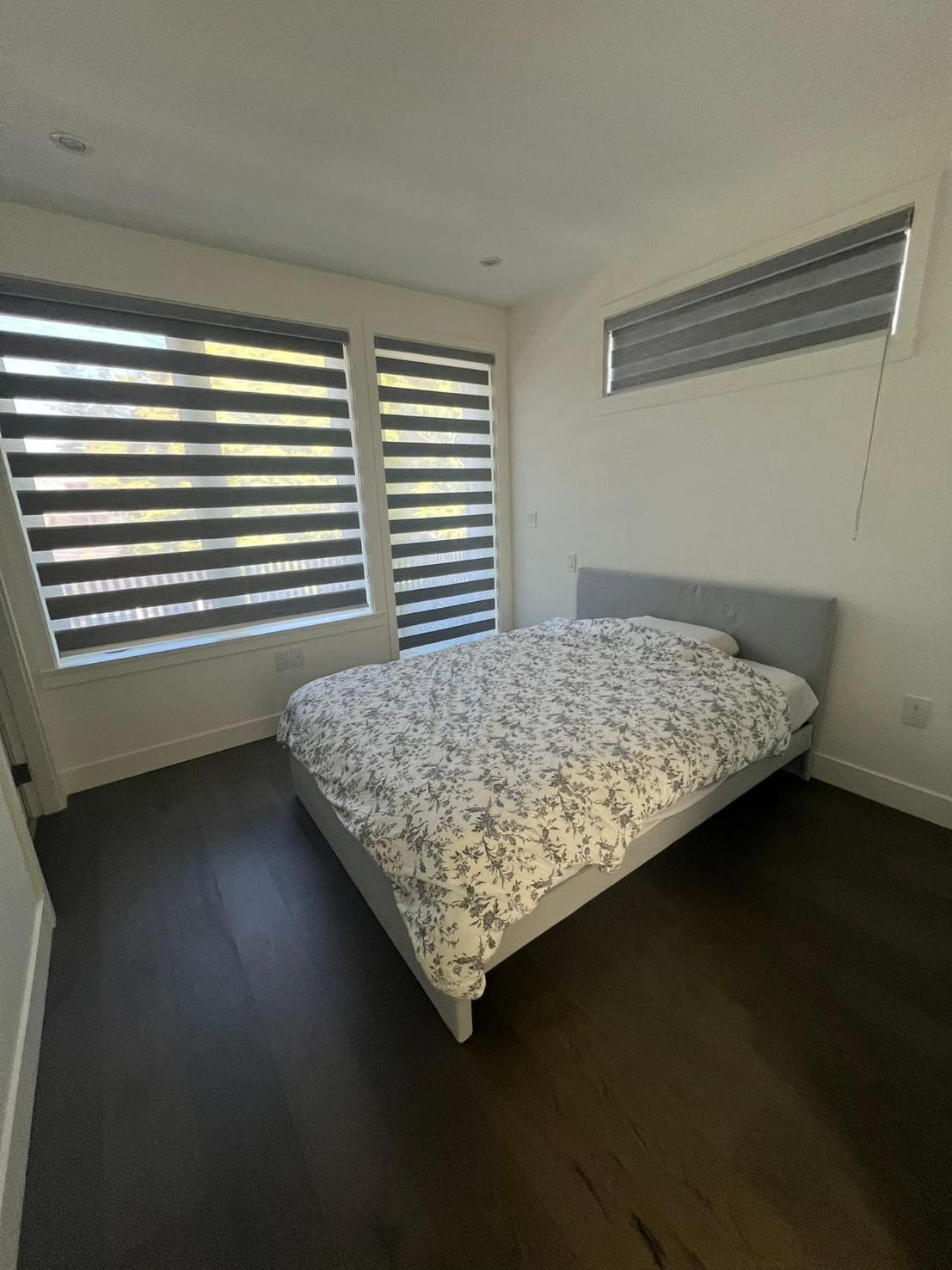 Homestay Luxury Modern New House In Vancouver