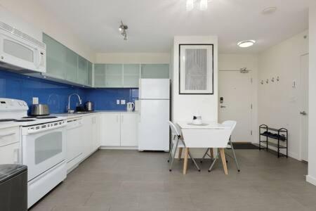 1br Stunning View In Dt Gastown Holiday home Vancouver
