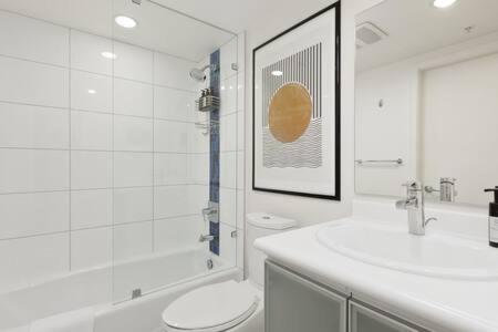 1br Stunning View In Dt Gastown Vancouver