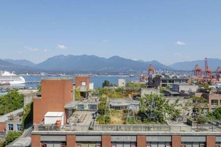 1br Stunning View In Dt Gastown Holiday home Vancouver
