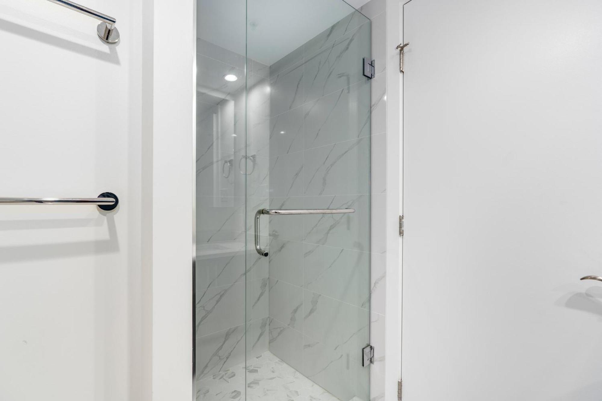 Large Central Downtown Condo, Cbd 3 Bedrooms Vancouver