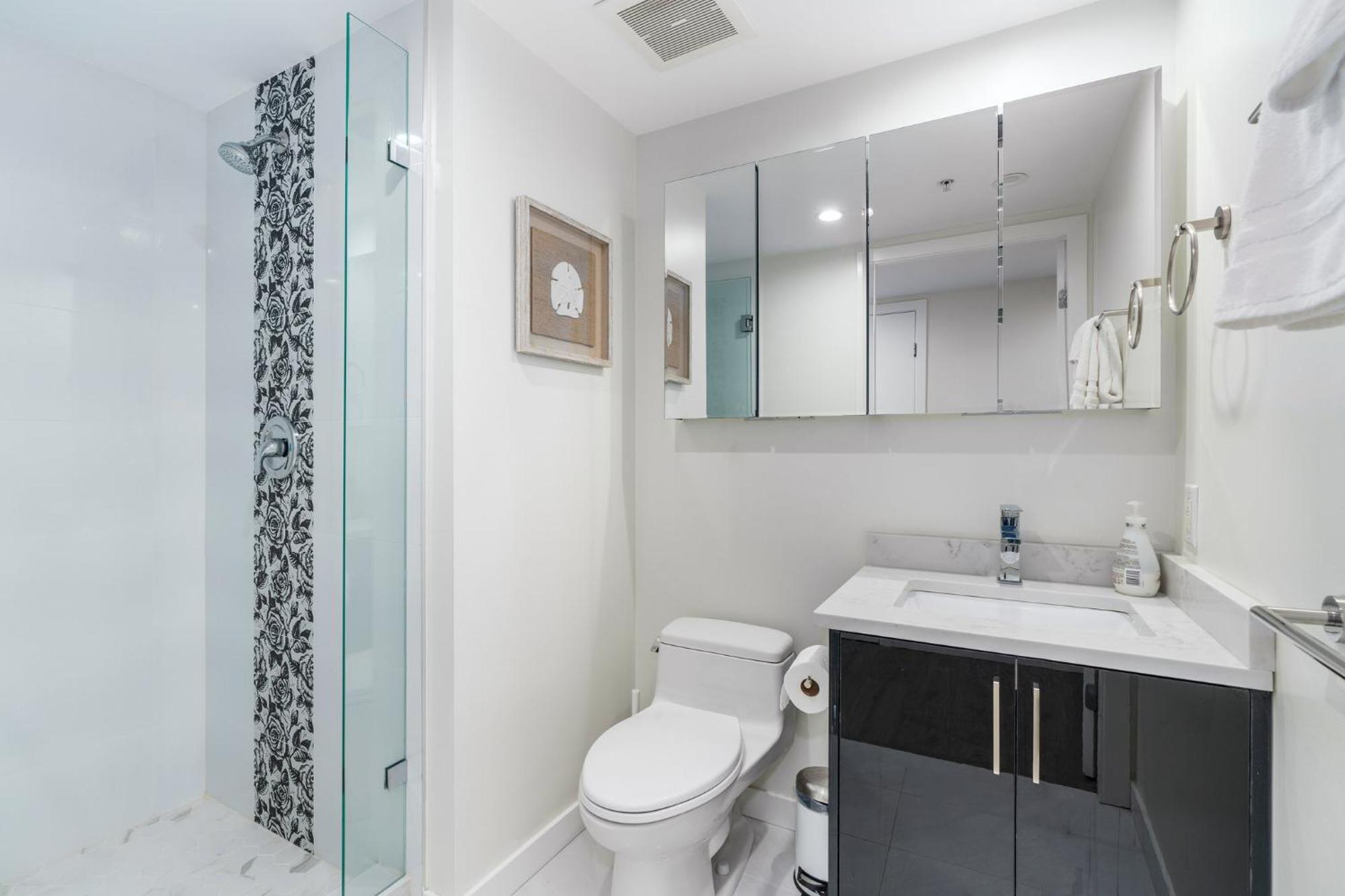 Apartment Large Central Downtown Condo, Cbd 3 Bedrooms