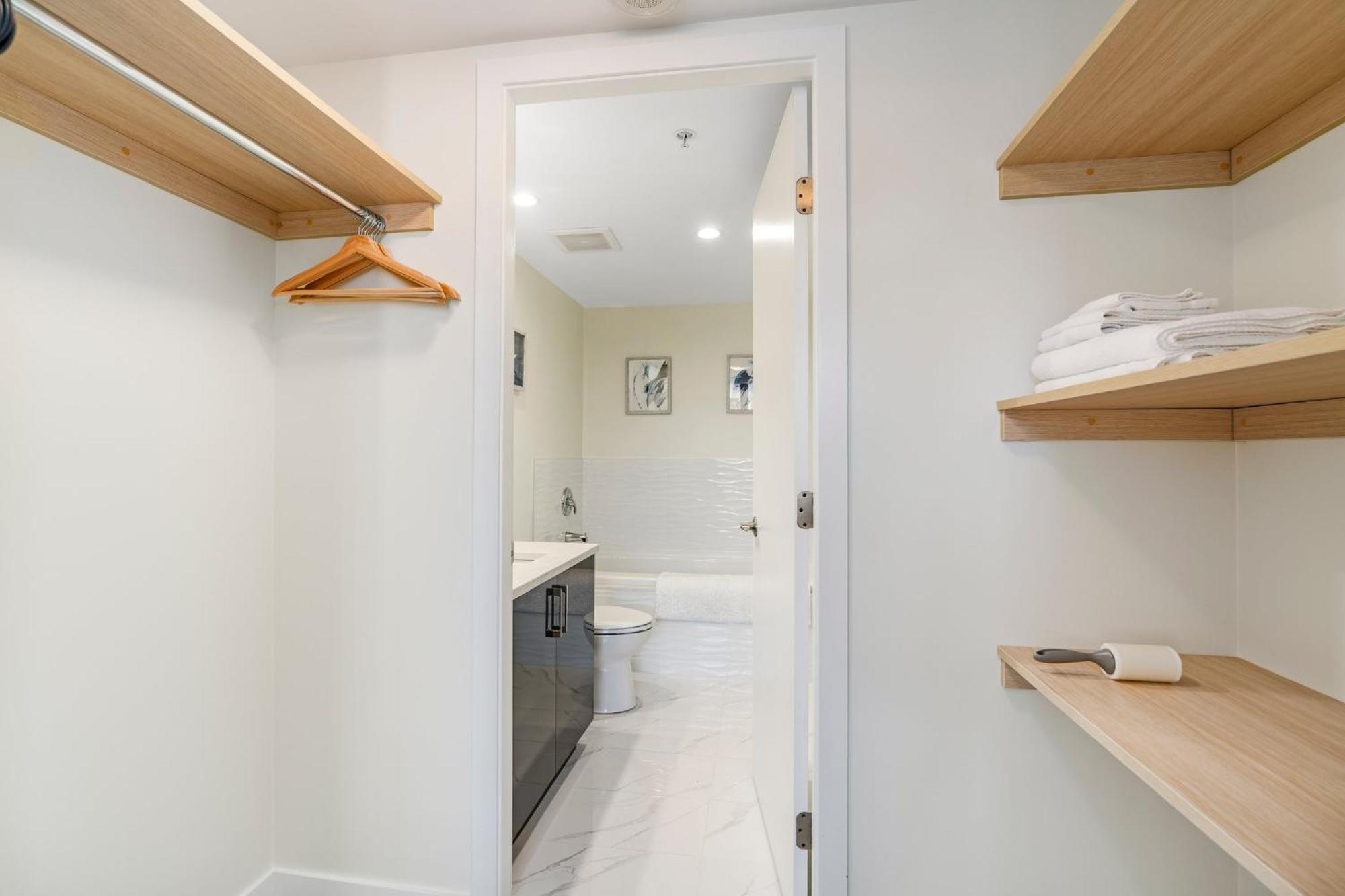 Large Central Downtown Condo, Cbd 3 Bedrooms Vancouver