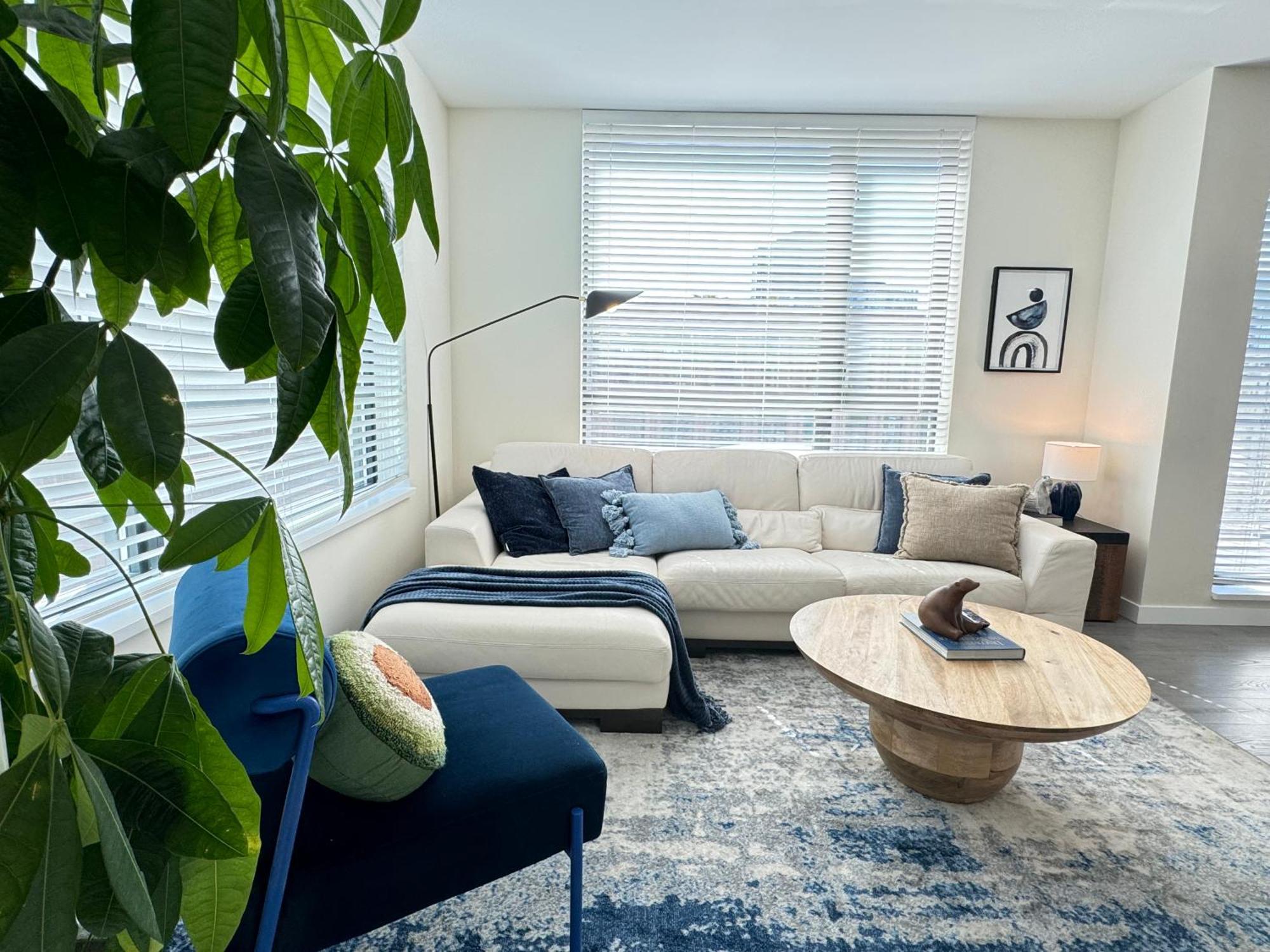 Large Central Downtown Condo, Cbd 3 Bedrooms Apartment