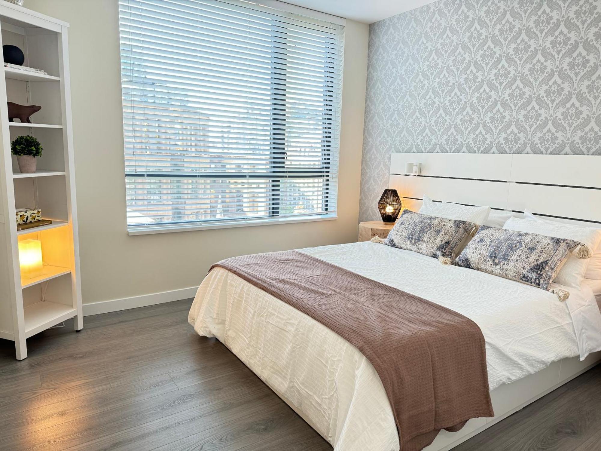 Apartment Large Central Downtown Condo, Cbd 3 Bedrooms *