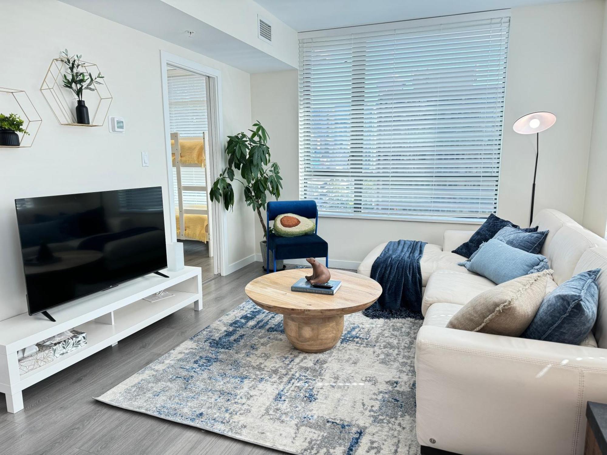 Apartment Large Central Downtown Condo, Cbd 3 Bedrooms Vancouver