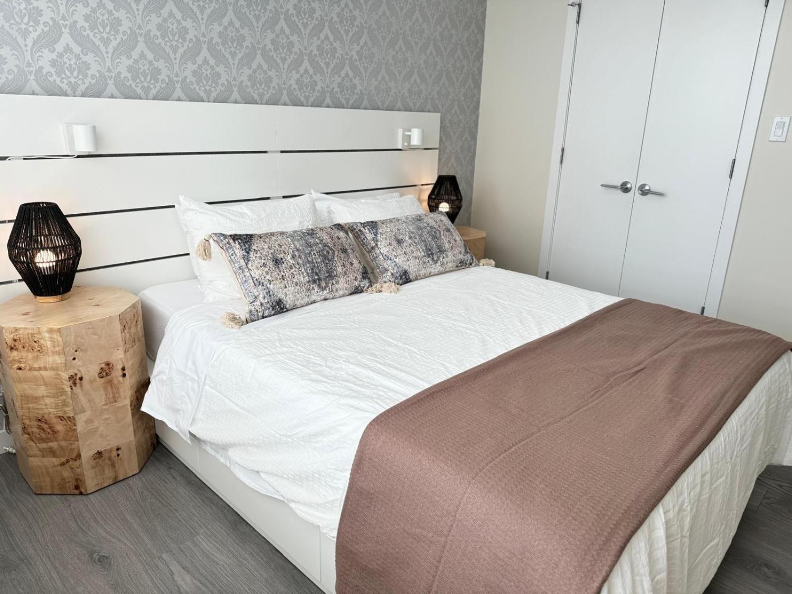 Apartment Large Central Downtown Condo, Cbd 3 Bedrooms