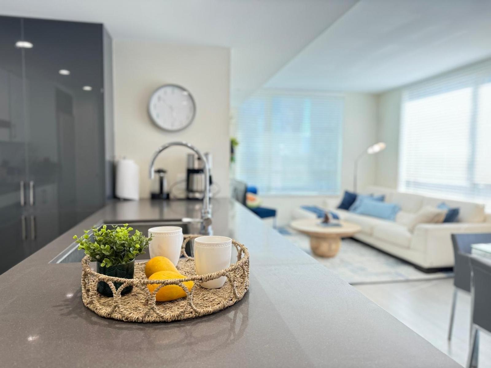 Apartment Large Central Downtown Condo, Cbd 3 Bedrooms *