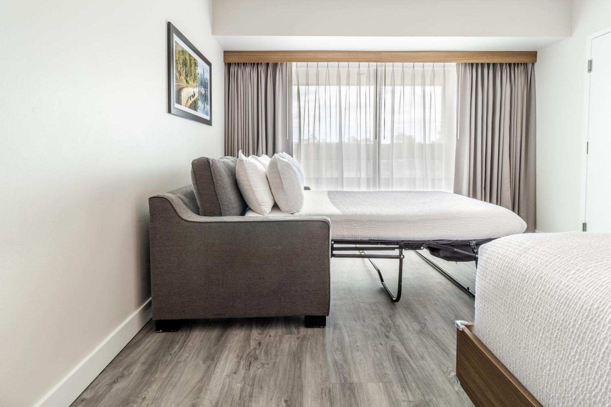 Atrium 3*