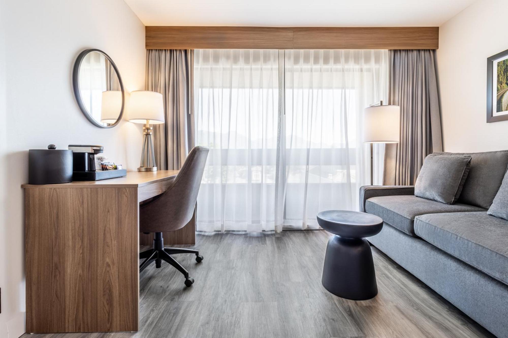 Atrium Hotel