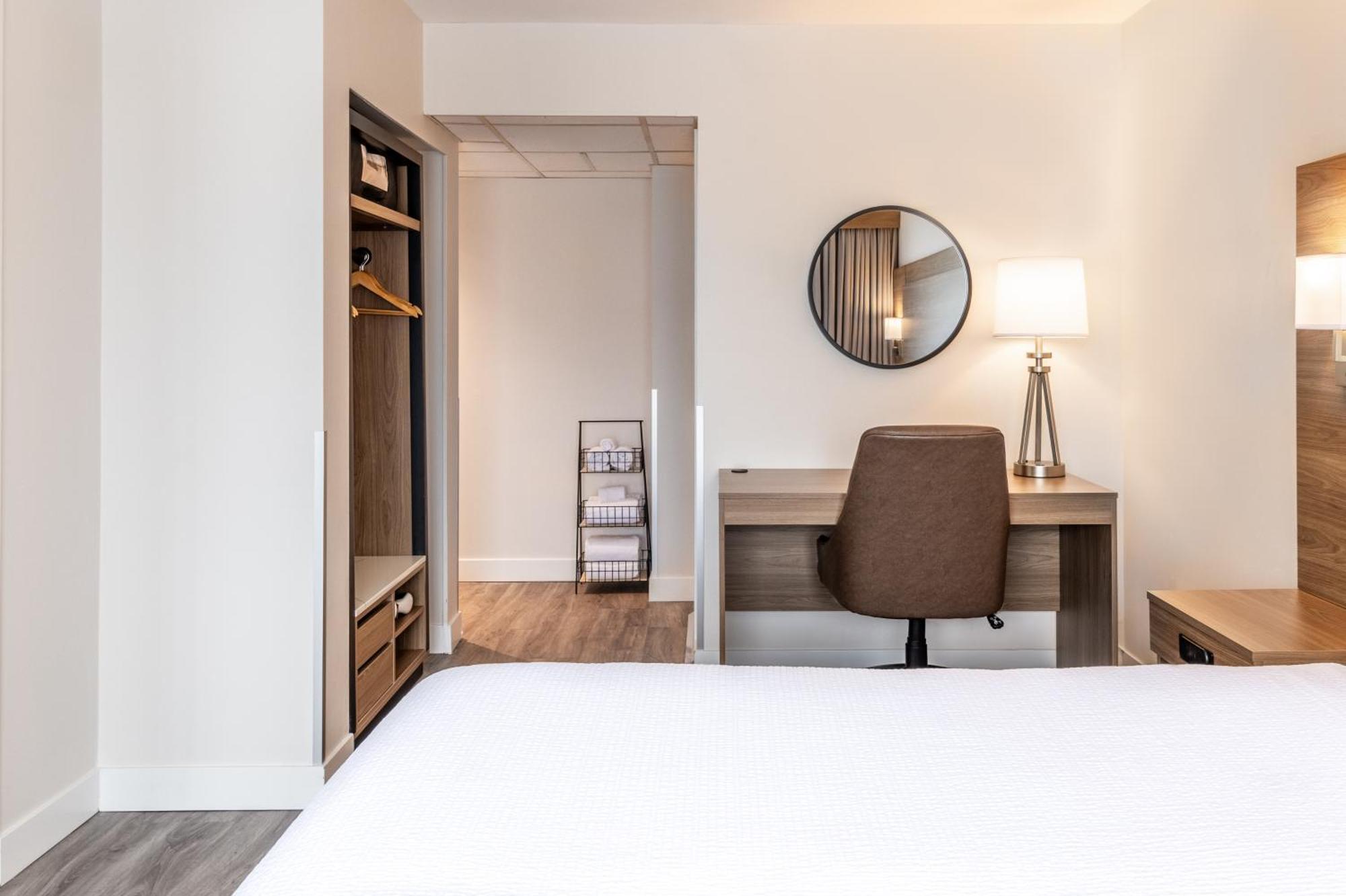 Atrium Hotel Vancouver
