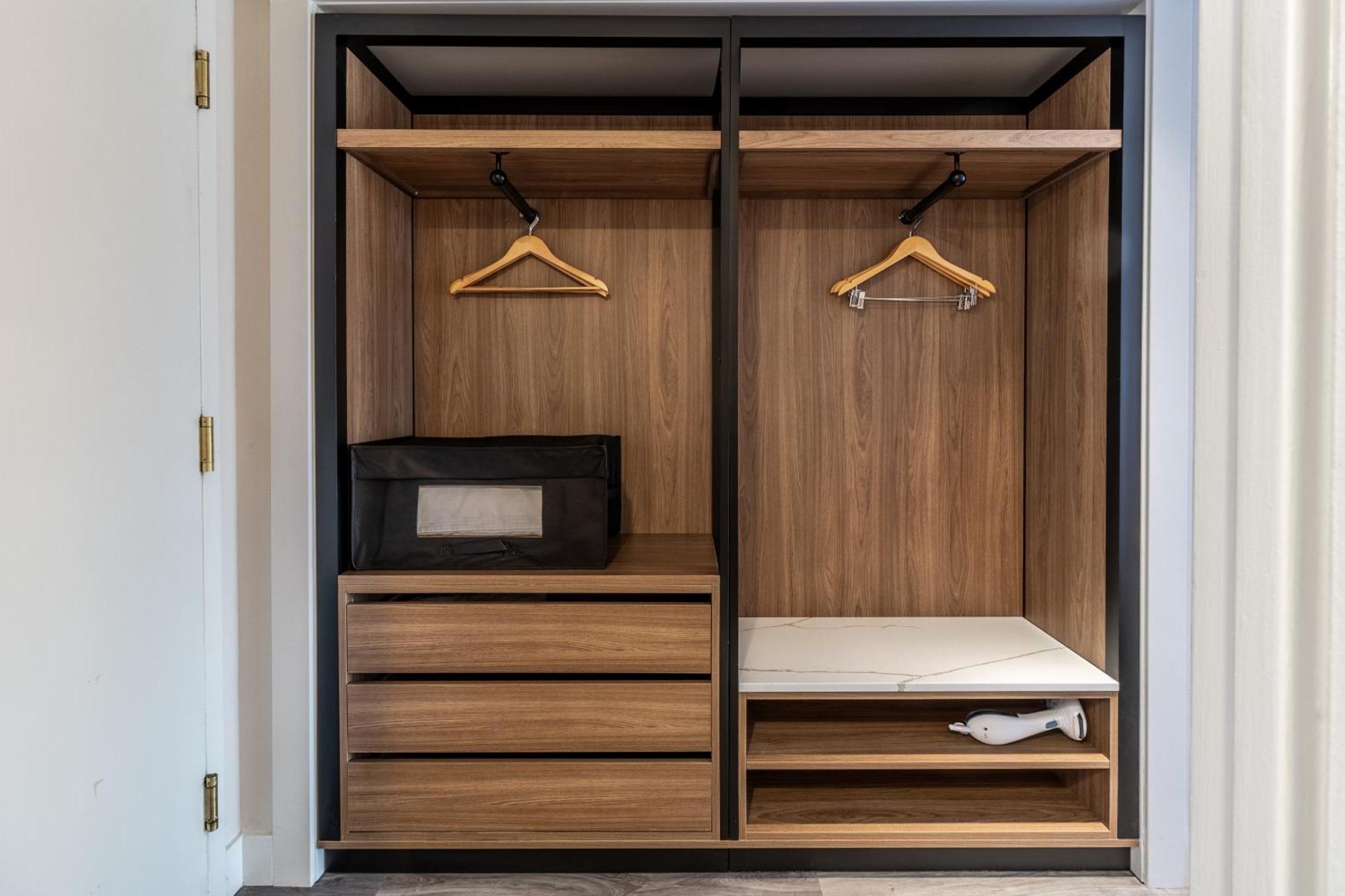 Atrium 3* Vancouver