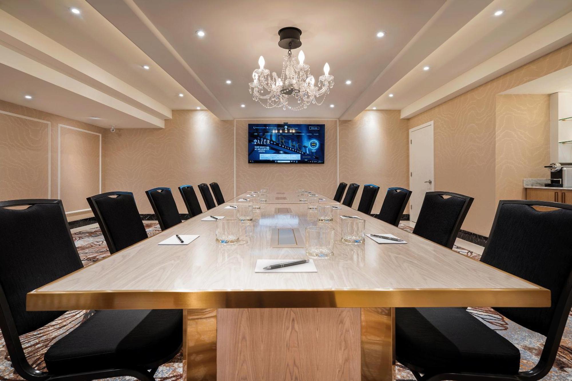 Hotel Azur Legacy Collection Vancouver