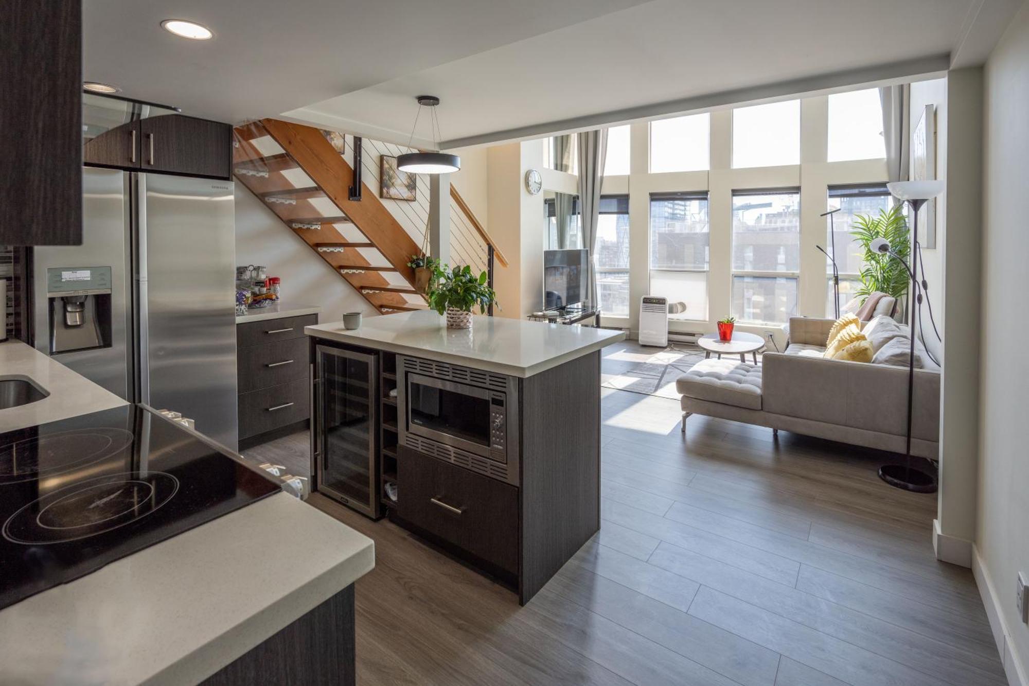 Modern Top-floor 1-bedroom Loft With Free Parking Vancouver