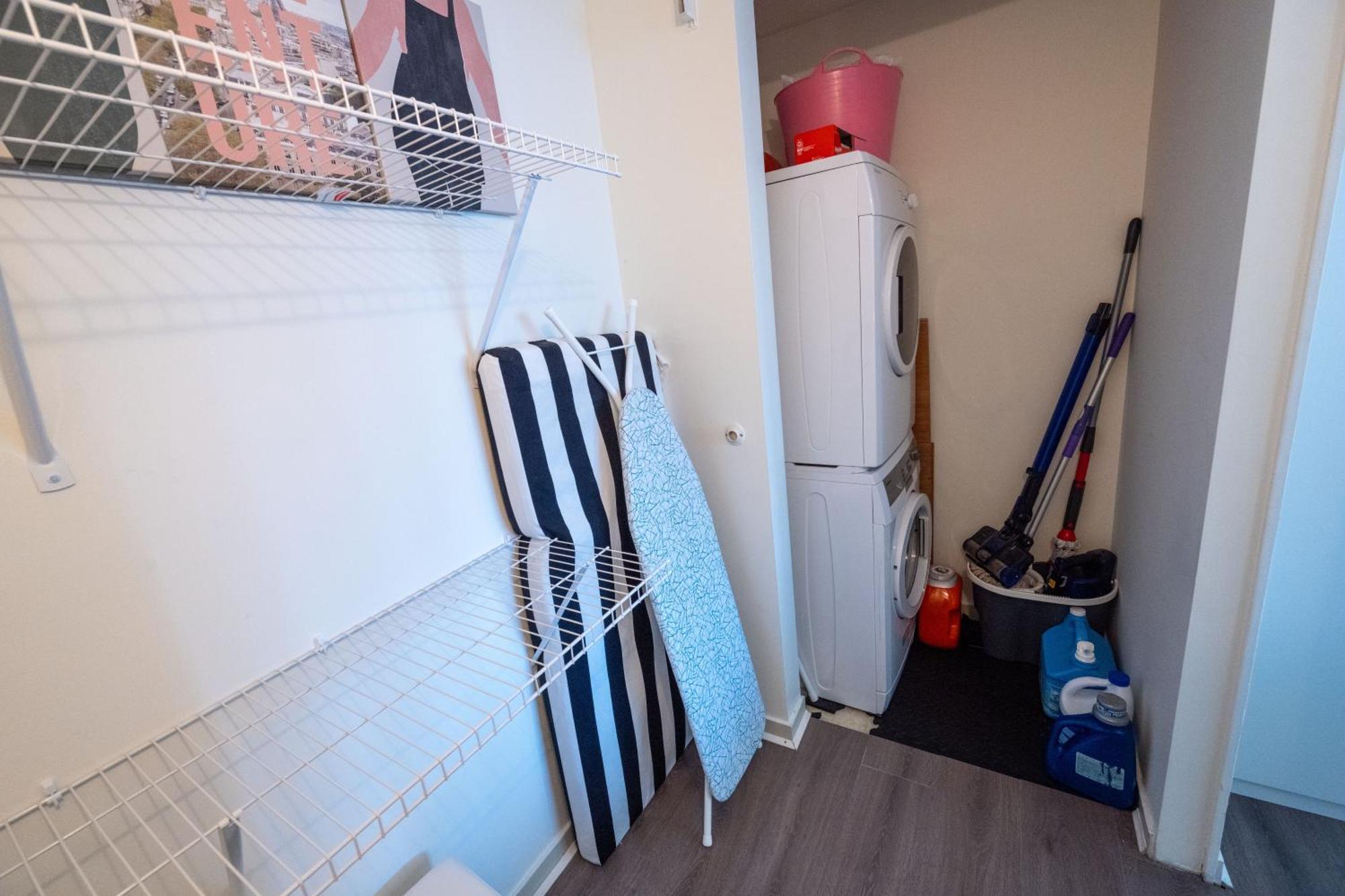 Modern Top-floor 1-bedroom Loft With Free Parking
