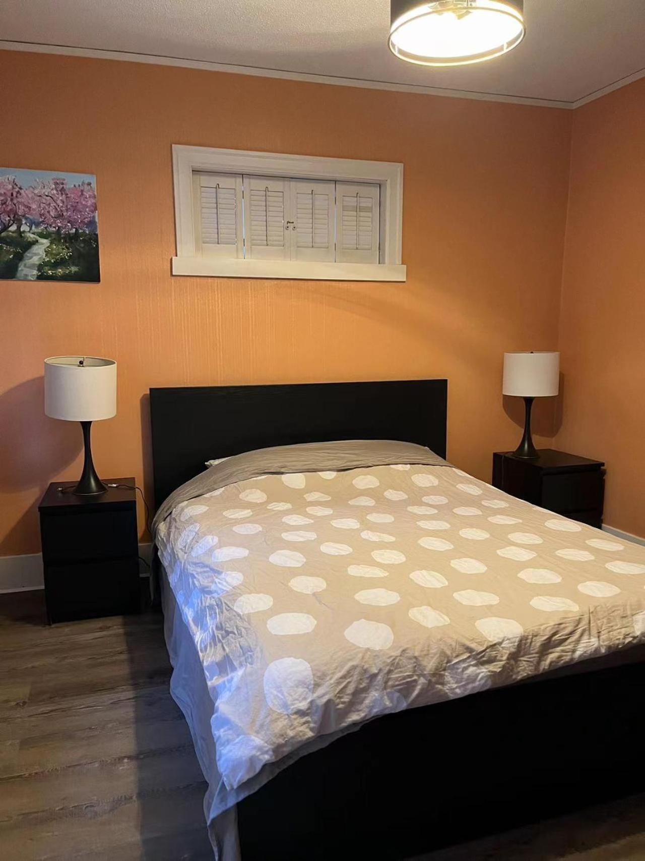Charming Garden Retreat In Prime Van Location *